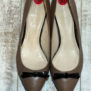 Franco Sarto Beige Tan Leather Flats with Black Patent Bow Accent Size 10